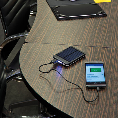 solar-powerbank-4-000mah-philadelphia-schwarz-a-nr-355903-03-coole-eventideen-com.jpg
