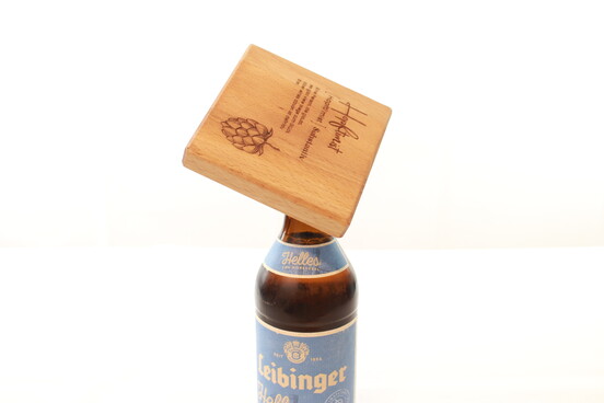 untersetzer-mit-integriertem-flaschenoeffner-a-nr-lir-1015-05-coole-eventideen-com.jpg
