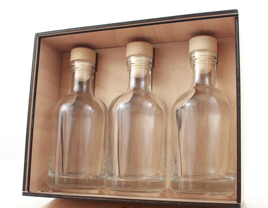 geschenkbox-fuer-whisky-rum-a-nr-lir-1025-02-coole-eventideen-com.jpg geschenkbox-fuer-whisky-rum-a-nr-lir-1025-02-coole-eventideen-com.jpg