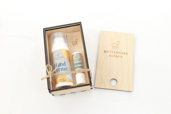 geschenkbox-mit-alpaka-pflegeprodukten-a-nr-lir-1026-03-coole-eventideen-com.jpg