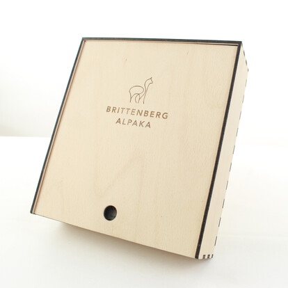 geschenkbox-mit-alpaka-pflegeprodukten-a-nr-lir-1028-01-coole-eventideen-com.jpg