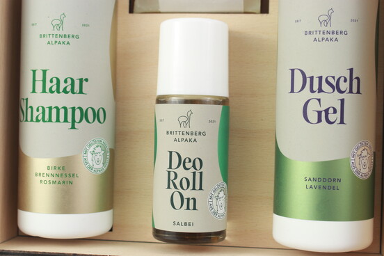 geschenkbox-mit-alpaka-pflegeprodukten-a-nr-lir-1028-04-coole-eventideen-com.jpg