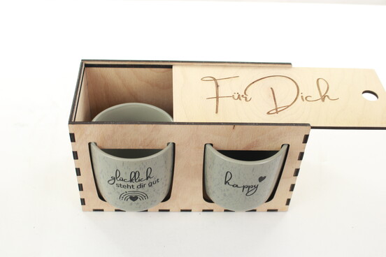 geschenkbox-fuer-zwei-tassen-aus-edlem-buchenholz-a-nr-lir-1029-04-coole-eventideen-com.jpg