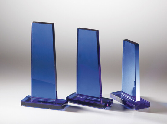 blauglas-trophaee-obelisk-mittel-a-nr-sti-66552-01-coole-eventideen-com.jpg