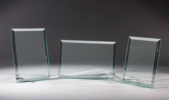 glastrophaee-mit-poliertem-metallstab-2-klein-a-nr-sti-68122-01-coole-eventideen-com.jpg glastrophaee-mit-poliertem-metallstab-2-klein-a-nr-sti-68122-01-coole-eventideen-com.jpg