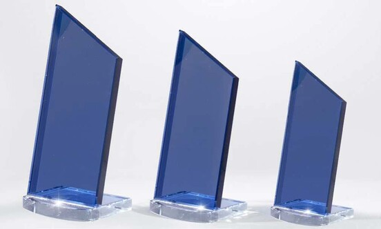 blauglas-trophaee-schraeg-klein-a-nr-sti-68296-01-coole-eventideen-com.jpg